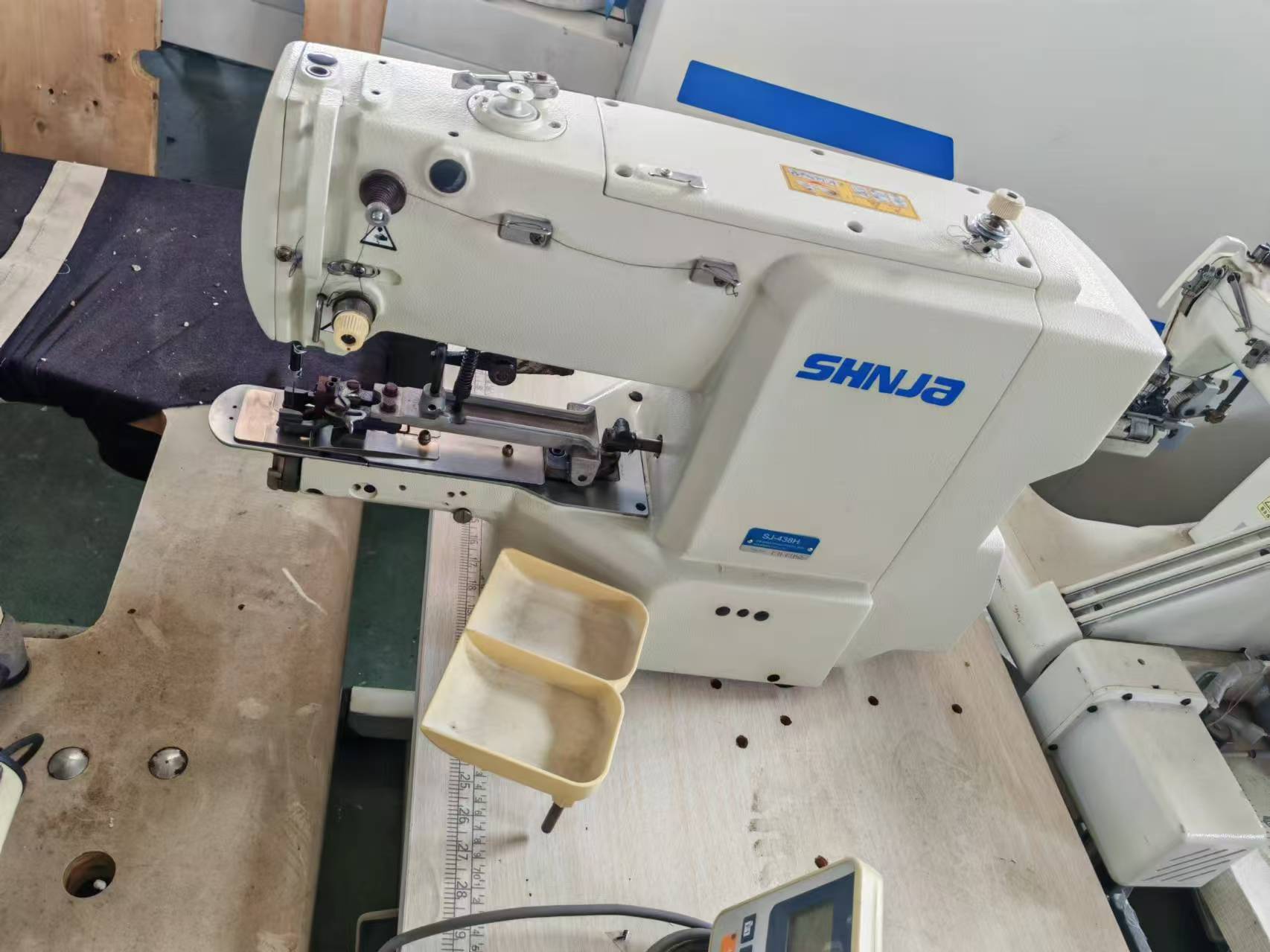 Button stitch machine